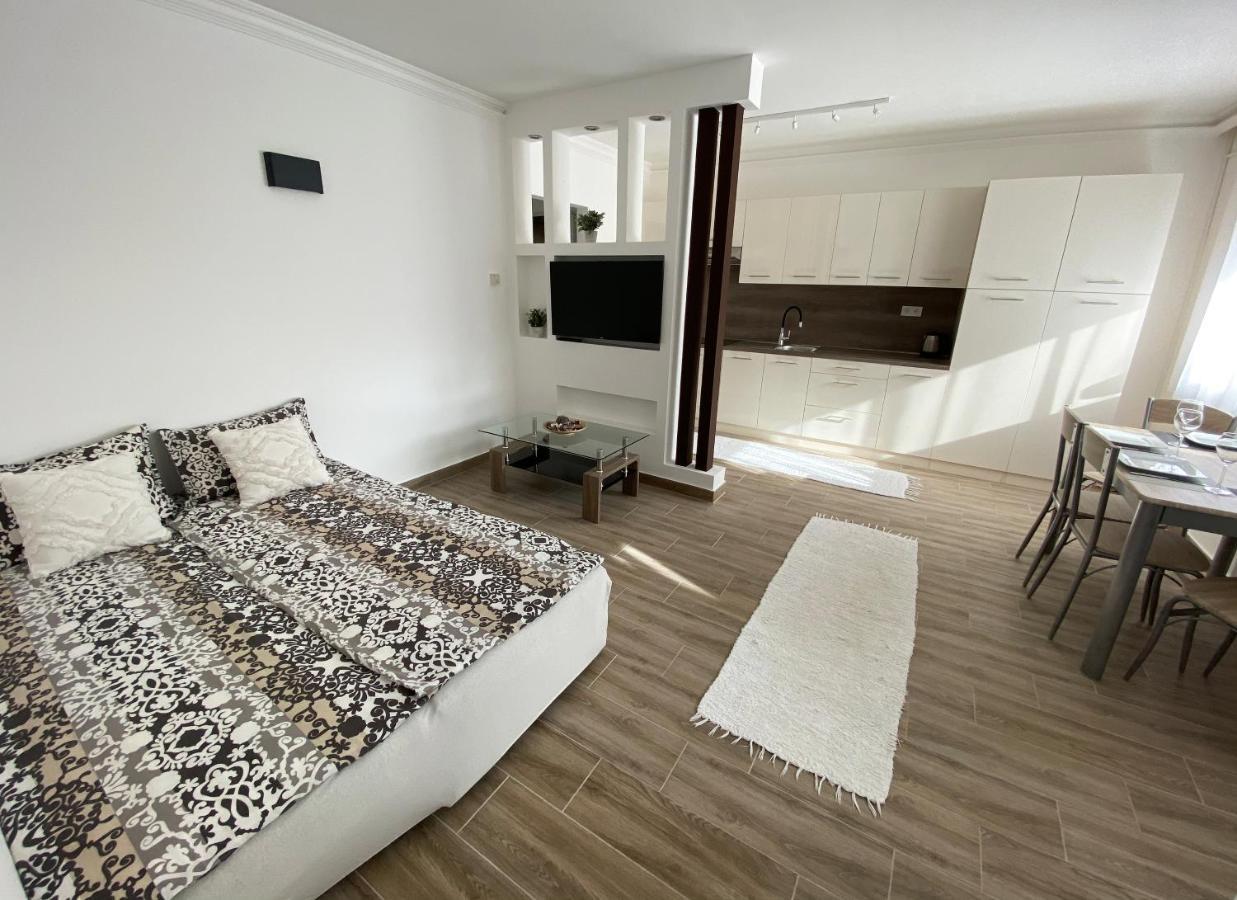 Andrea Apartmanok 2 Hajdúszoboszló Exterior foto